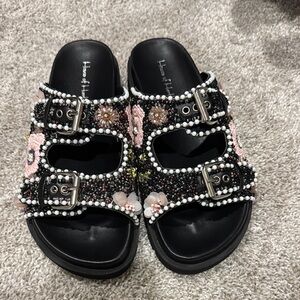 House of Harlow 1960 Black and Pink Glamorous Sandals